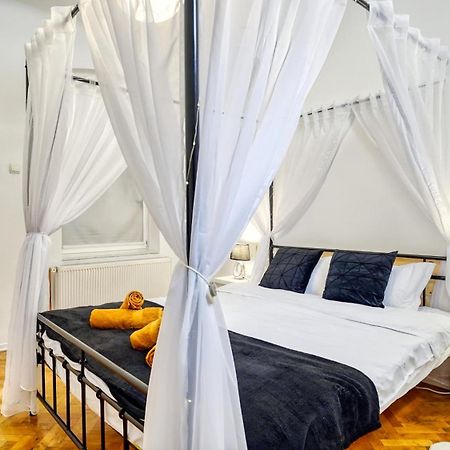 Intimo Oldtown Romantic Apartment Braszów Zewnętrze zdjęcie