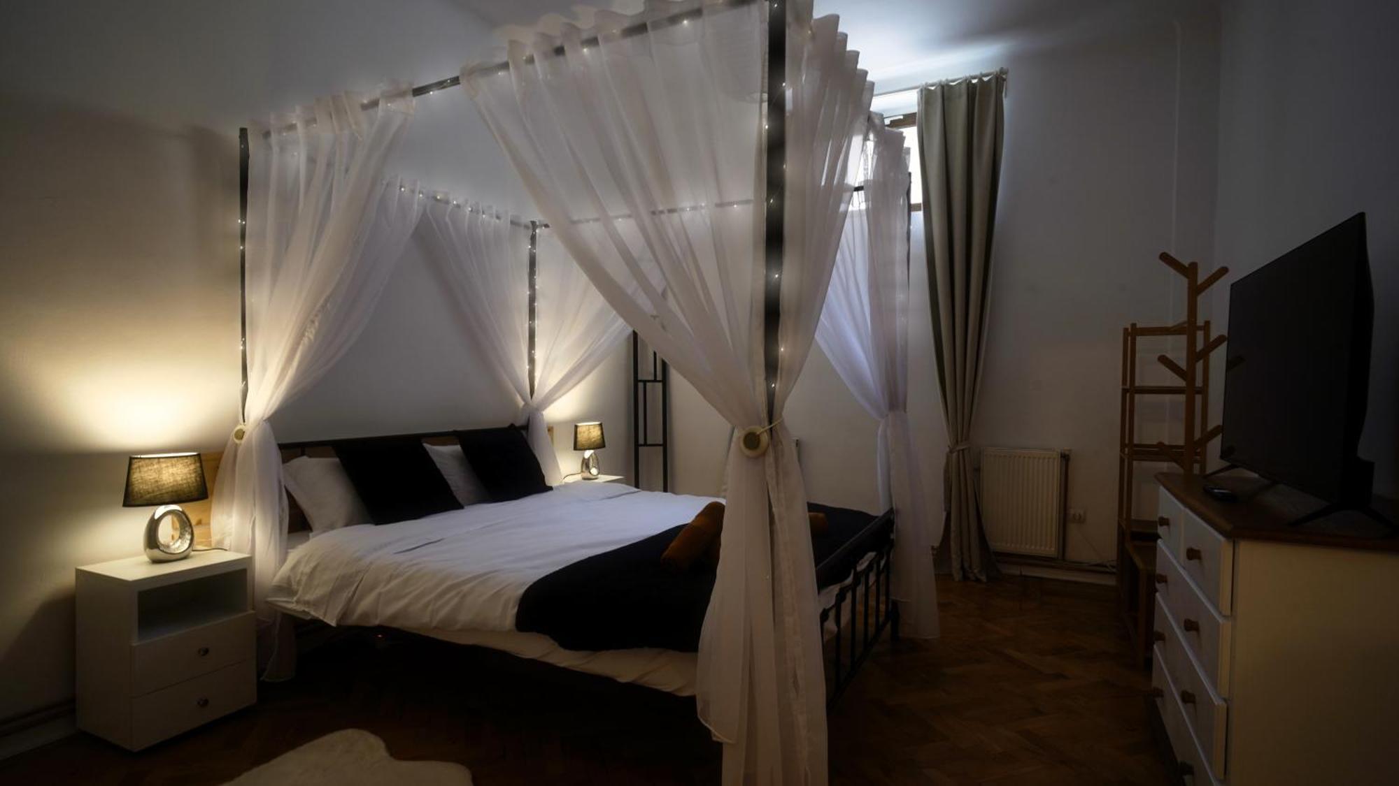 Intimo Oldtown Romantic Apartment Braszów Zewnętrze zdjęcie
